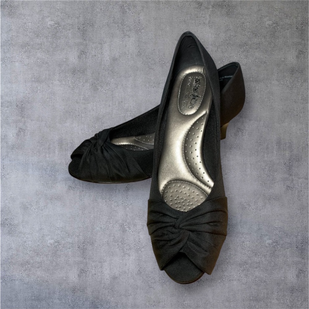 Coach and Four peep toe kitten heels sz. 10